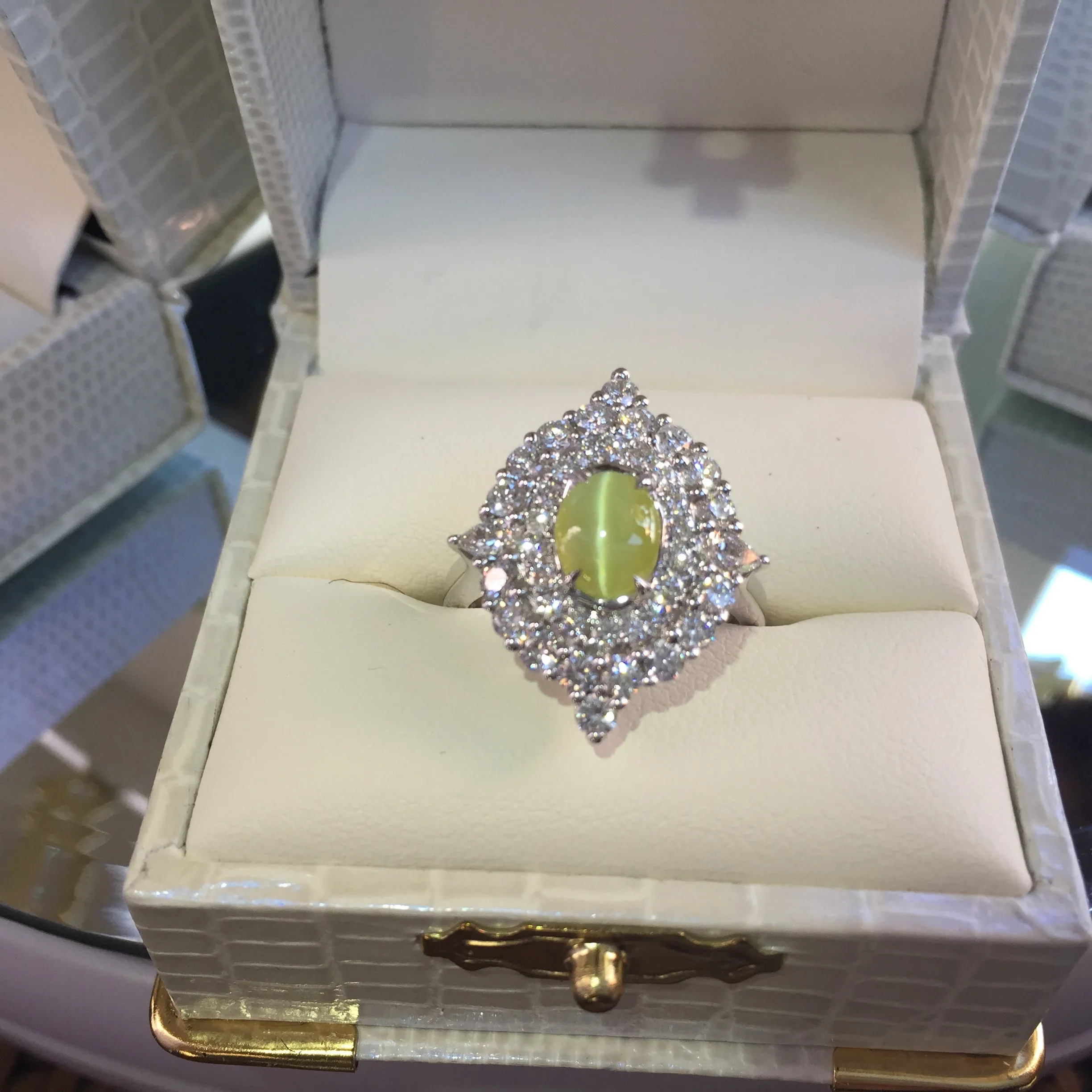 18k gold Cat's Eye Chrysoberyl Diamond Ring, 18k White Gold Size 7 CLEARANCE