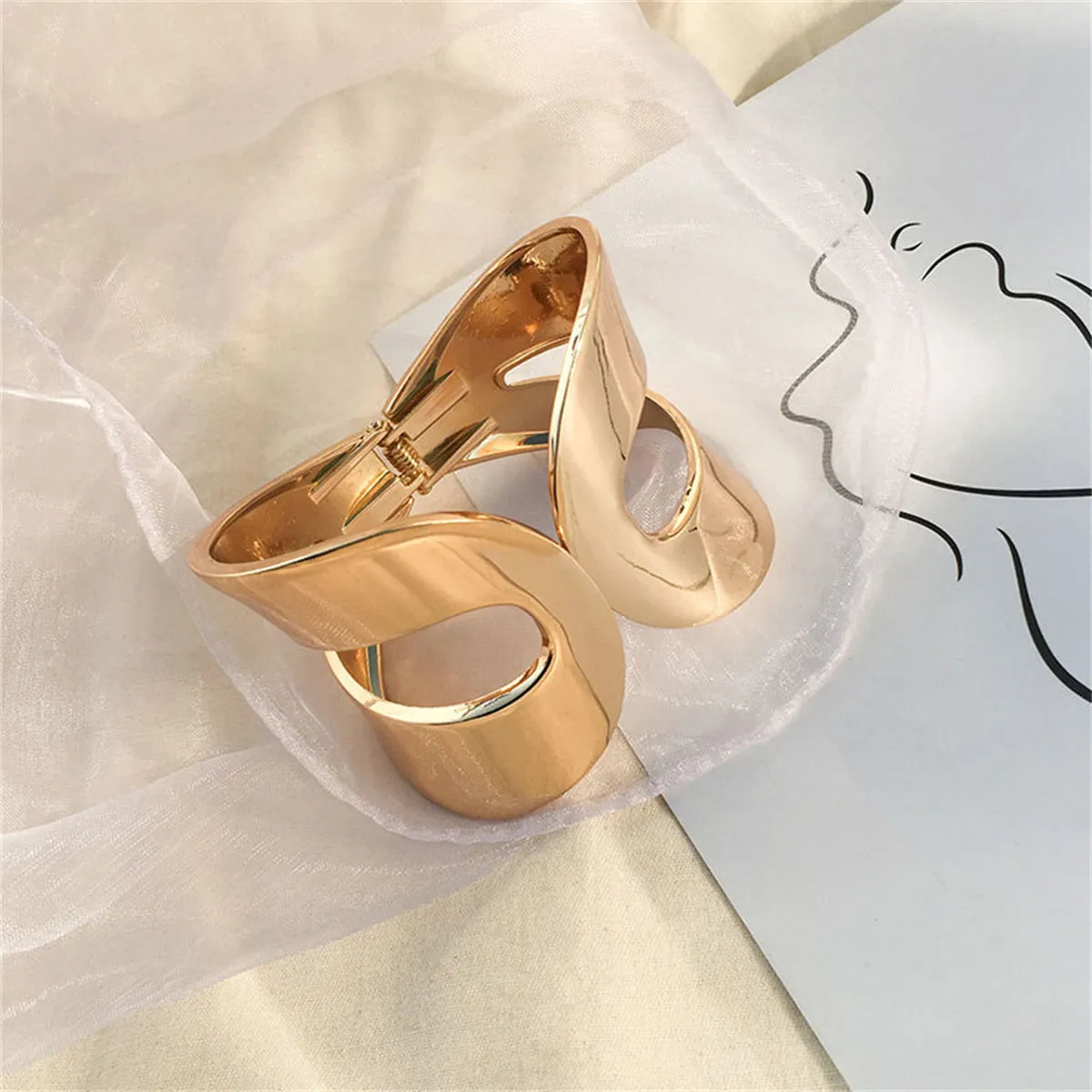 18K Gold-Plated Openwork Drop End Hinge Bangle