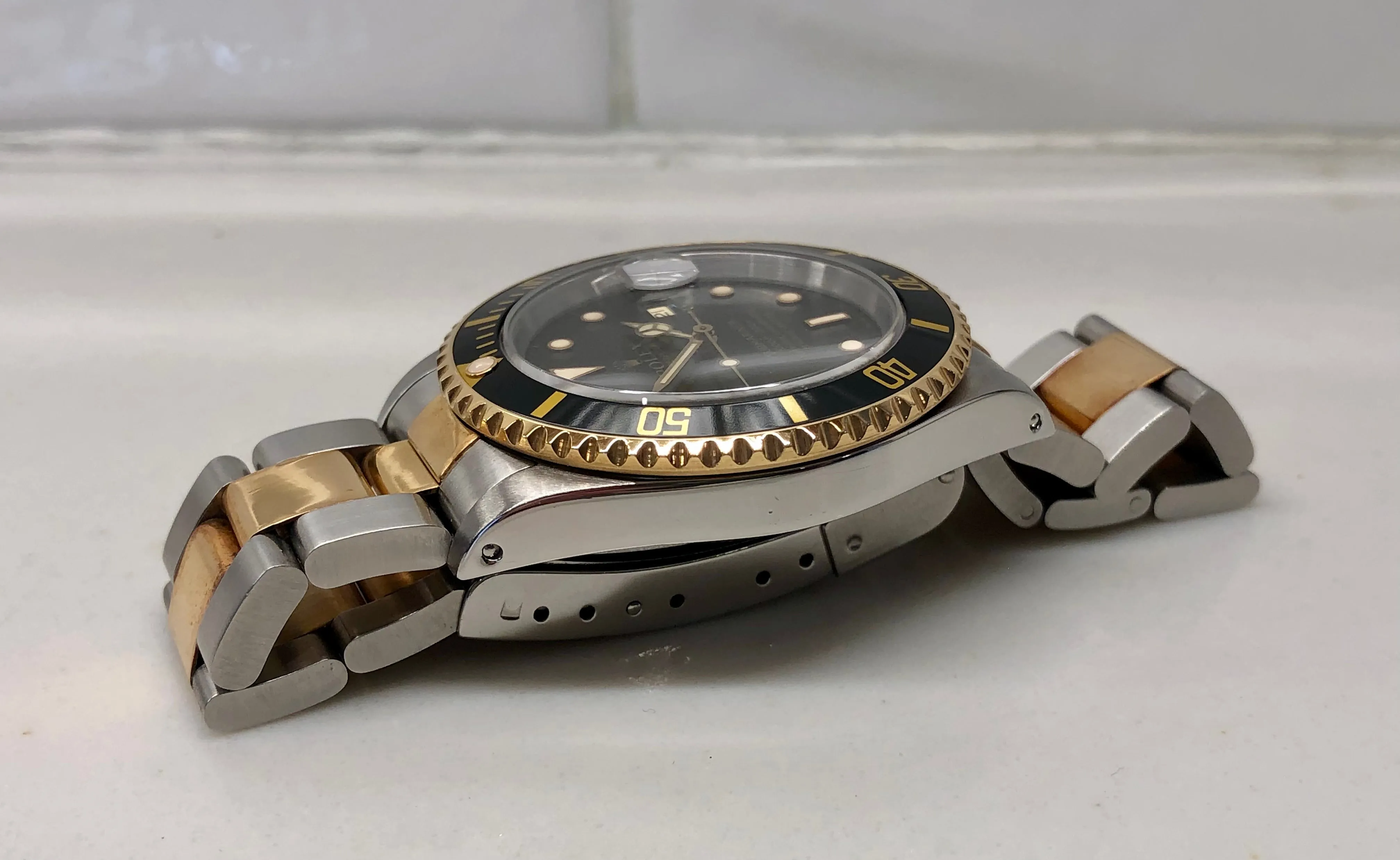 1989 Rolex Submariner 16613 Two Tone Black Steel 18K Gold Wristwatch