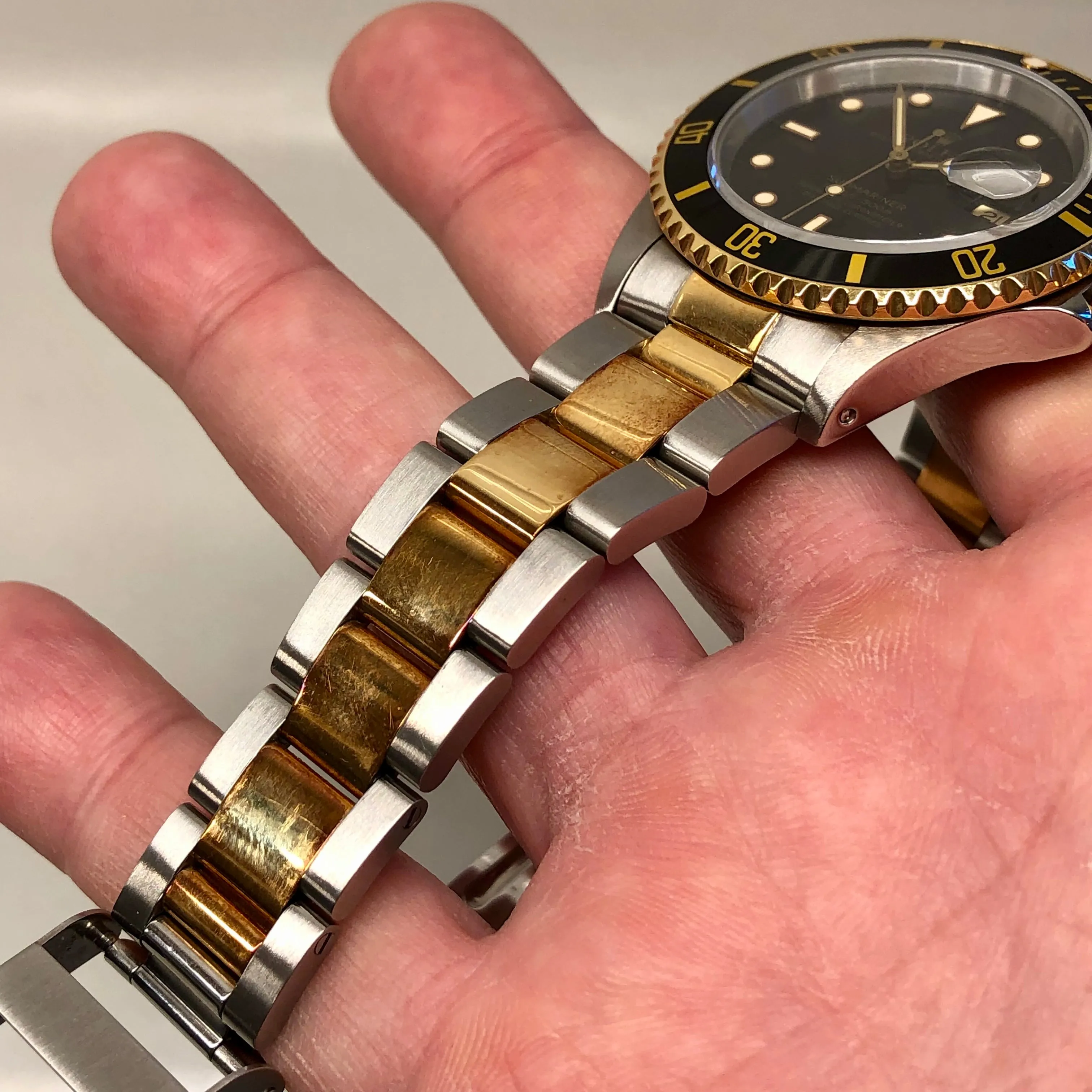1989 Rolex Submariner 16613 Two Tone Black Steel 18K Gold Wristwatch