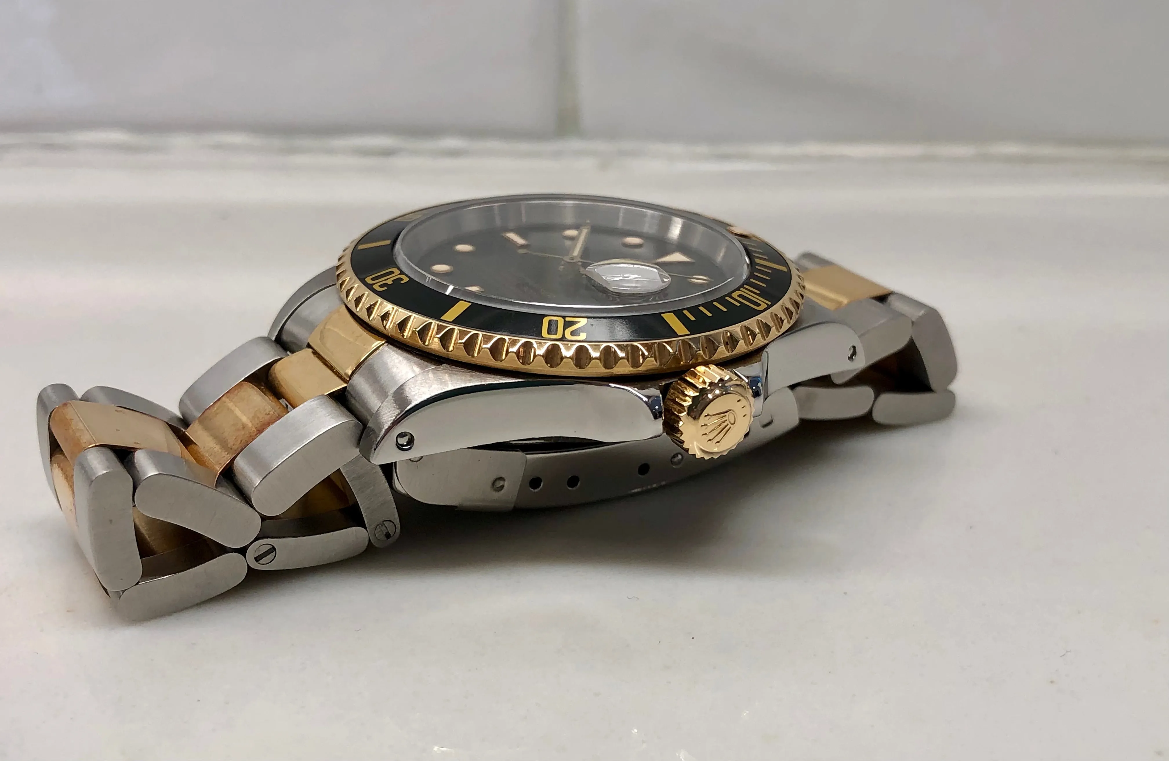 1989 Rolex Submariner 16613 Two Tone Black Steel 18K Gold Wristwatch
