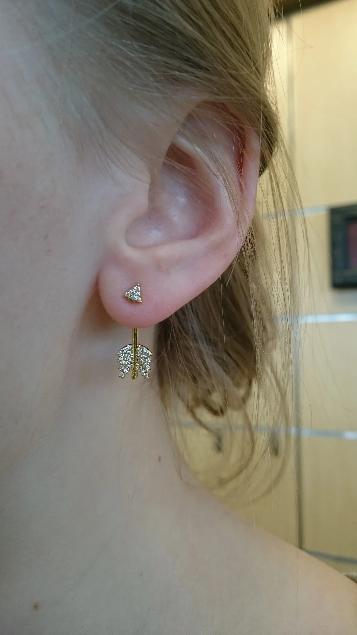 ADO | Peekaboo Arrow Earrings Gold