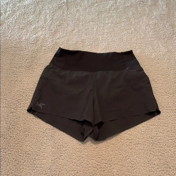 Arc'teryx WOMEN'S ESSENT RUN HIGH-RISE SHORT Women's Black Shorts