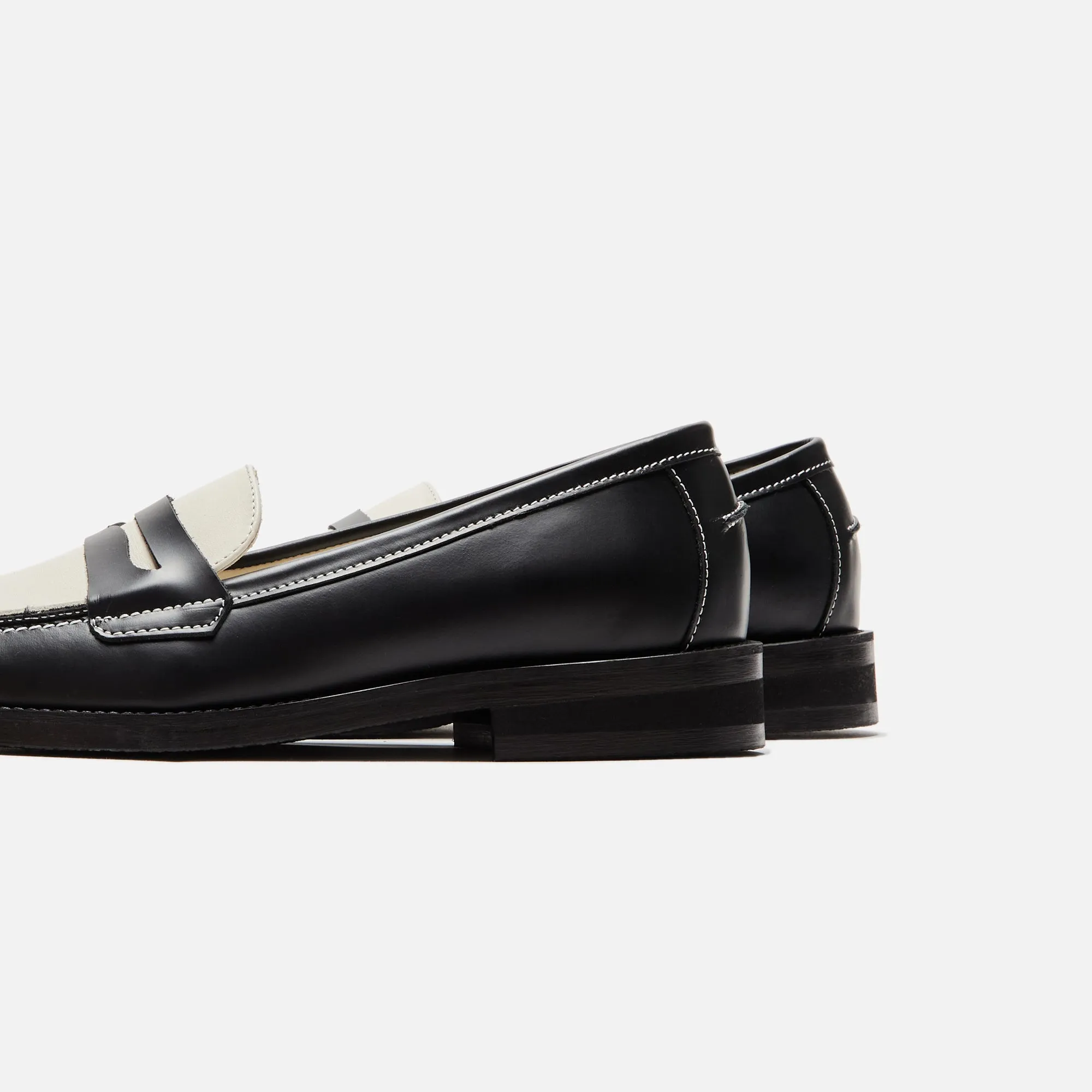 DUKE   DEXTER WMNS Wilde Penny Loafer - Black / White