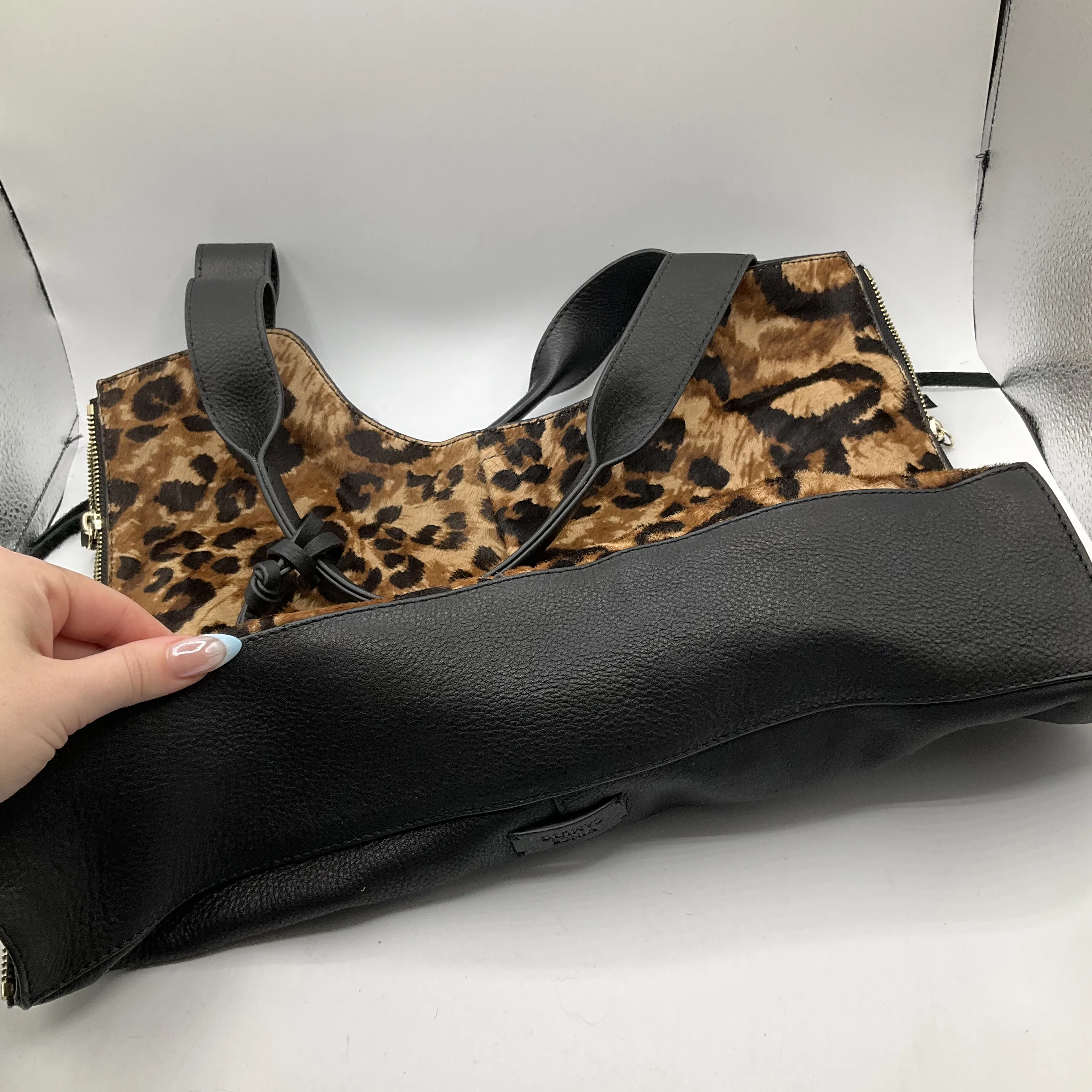 Handbag By Vince Camuto  Size: Medium