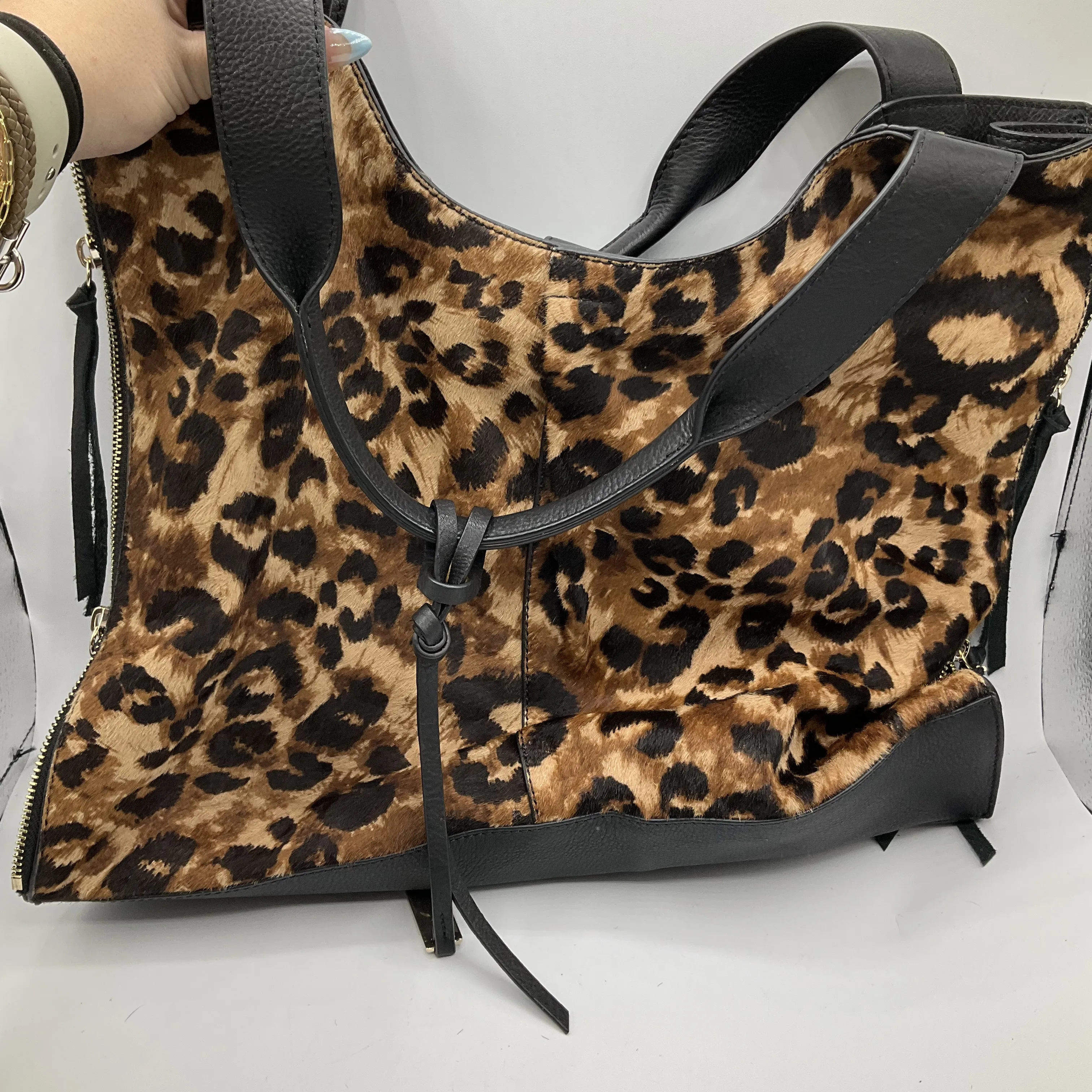 Handbag By Vince Camuto  Size: Medium