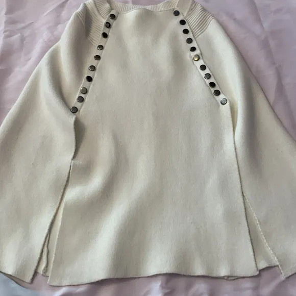 Luii Women's Evelyn Cape, Ivory in color, size medium