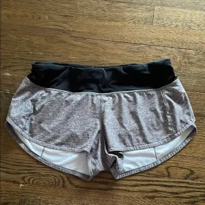 Lululemon speed up Women's Black and Gray Shorts size 6
