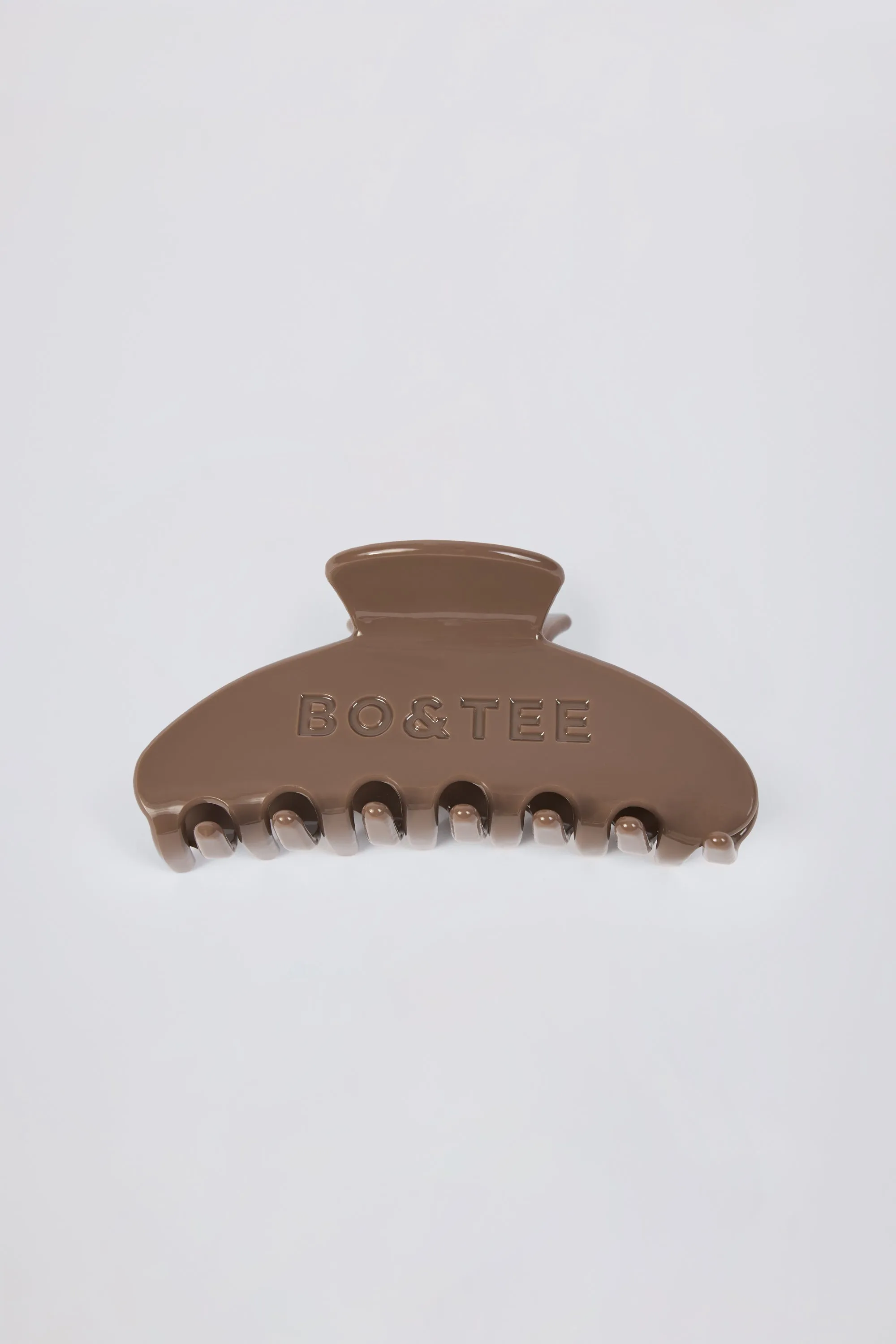 Medium Claw Clip in Mocha