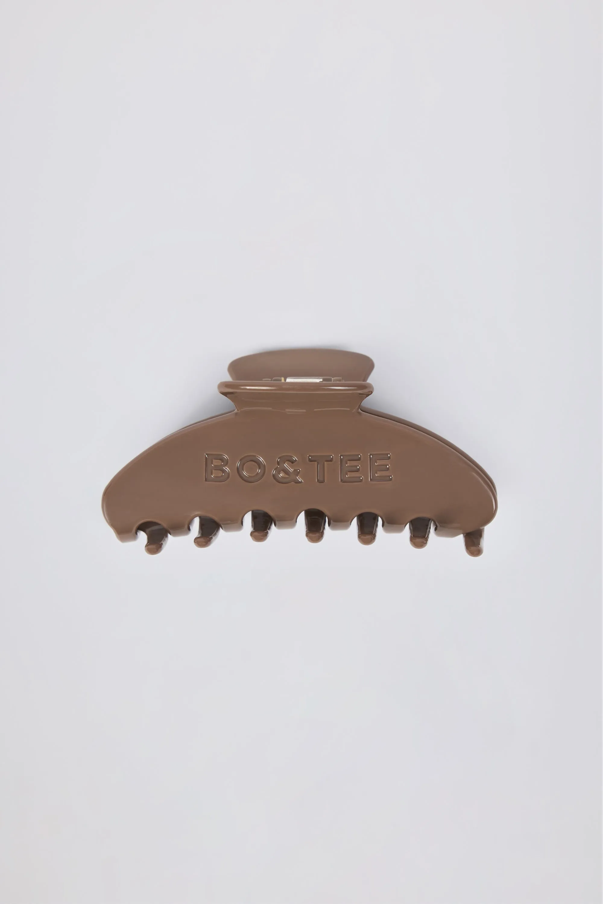 Medium Claw Clip in Mocha