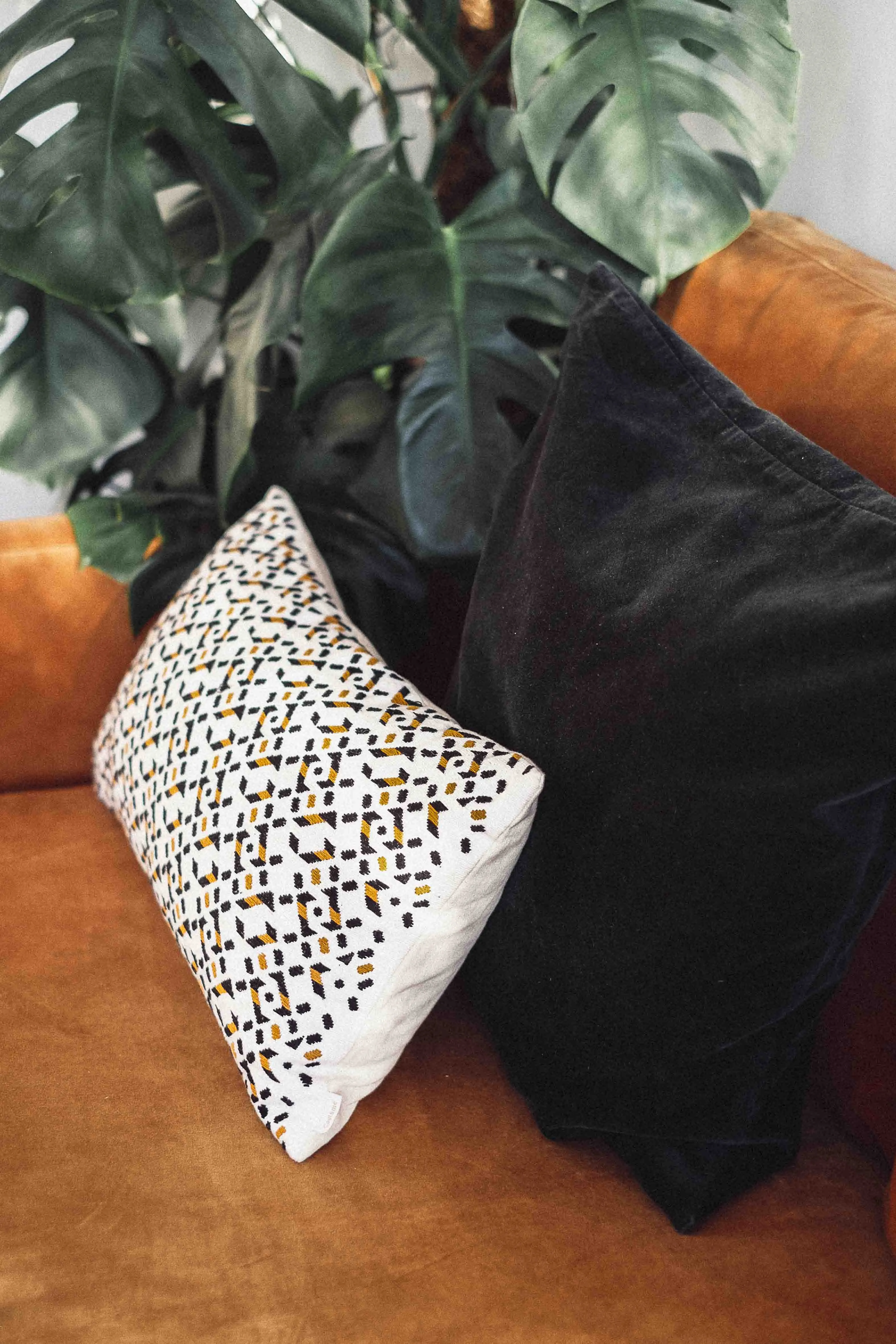 Nahualá Pillow, Ochre