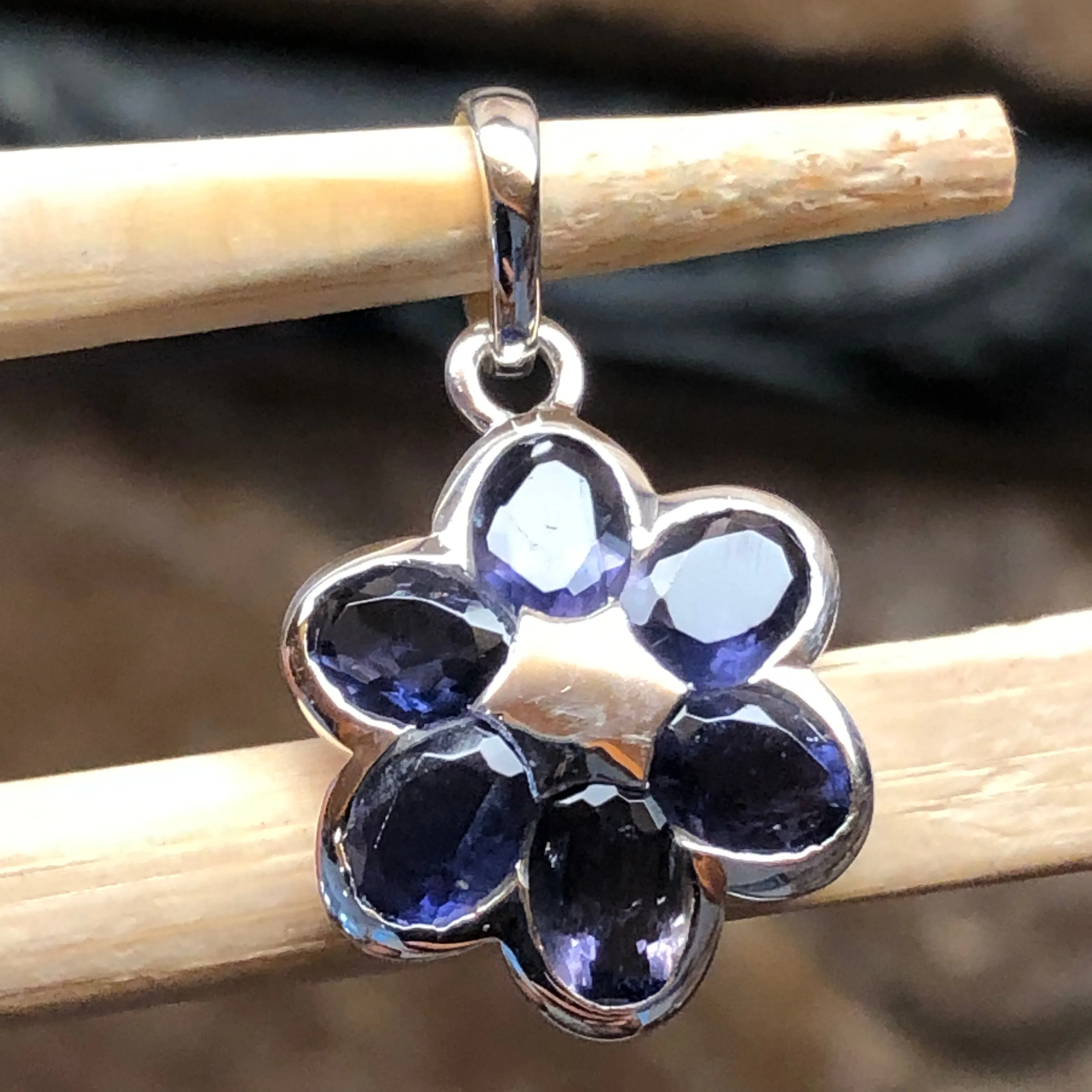 Natural 2.5ct Iolite 925 Sterling Silver Flower Pendant 24mm
