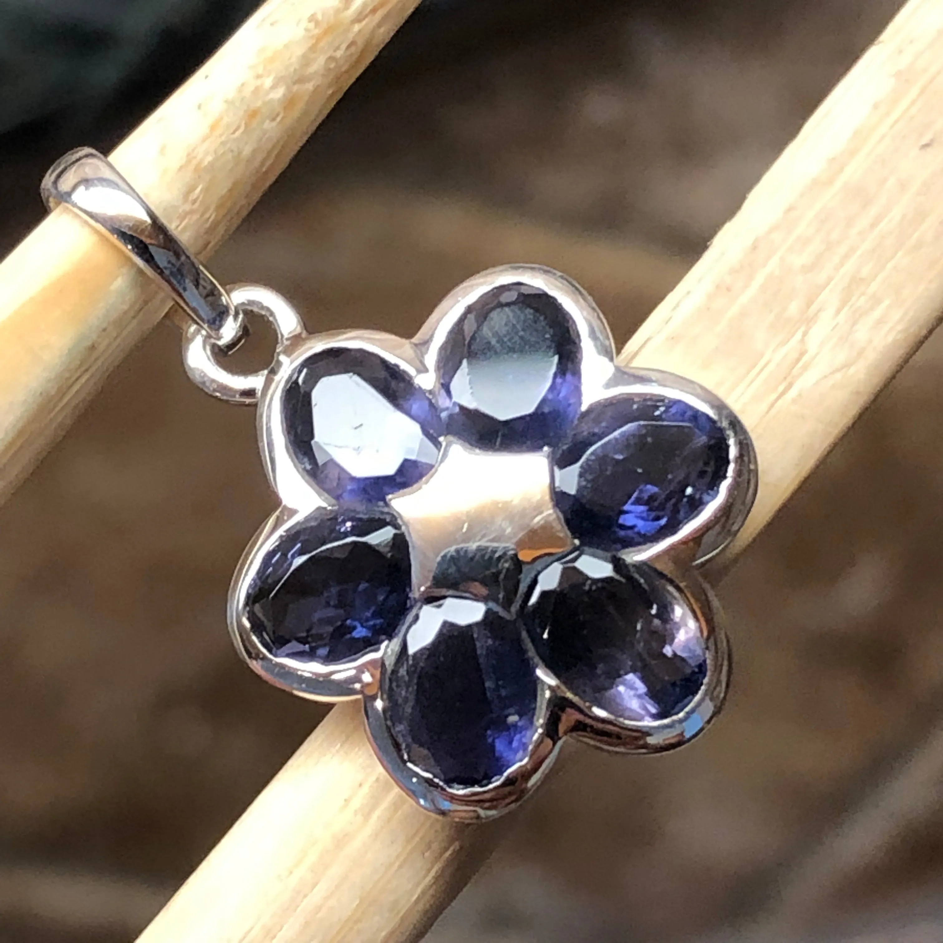 Natural 2.5ct Iolite 925 Sterling Silver Flower Pendant 24mm