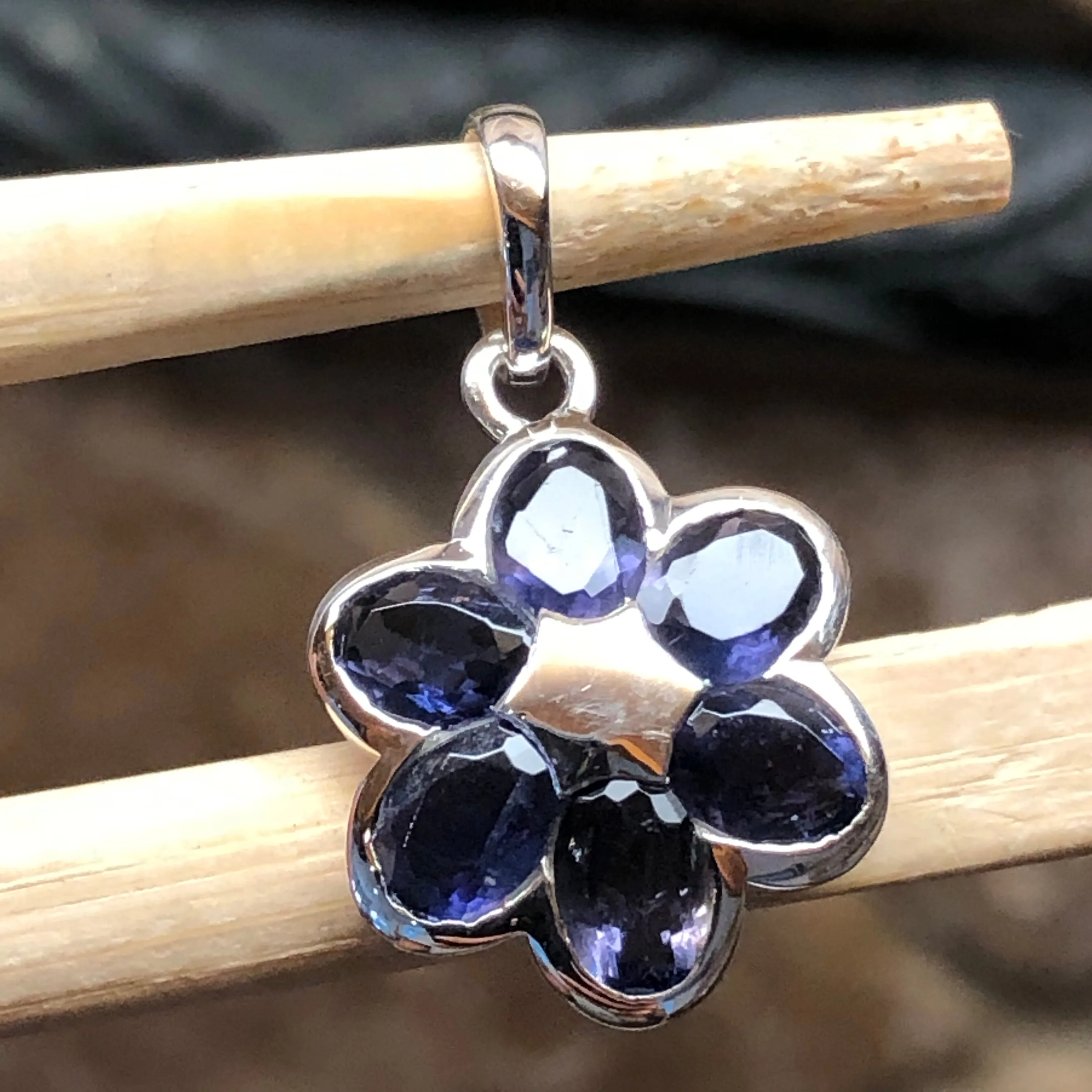 Natural 2.5ct Iolite 925 Sterling Silver Flower Pendant 24mm