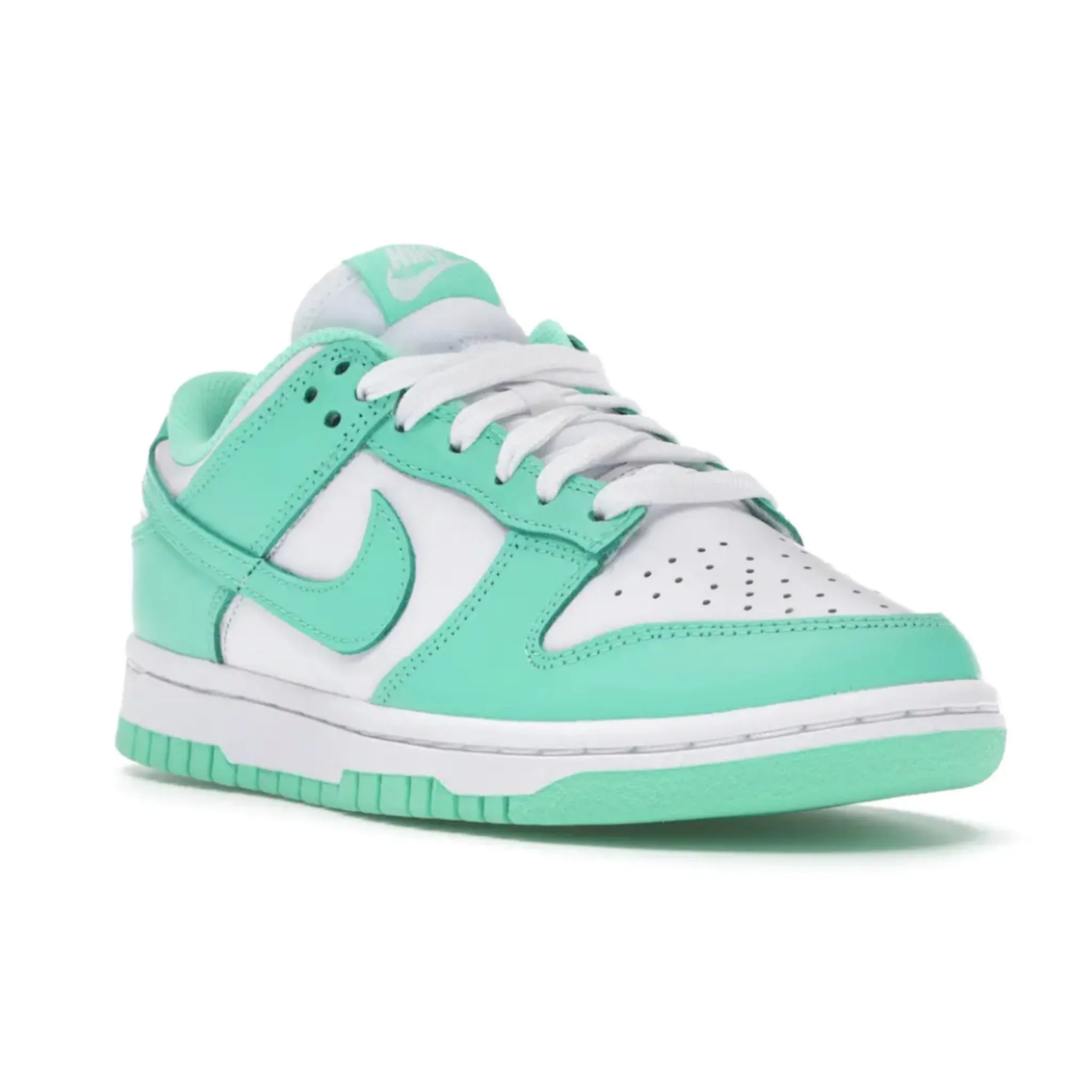 Nike Dunk Low Green Glow (W)