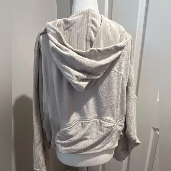 NWT hello nite zip up womens sweater size large with hoodie and pockets