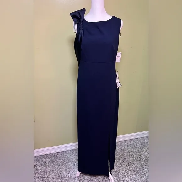NWT SL Fashions Women's Sleeveless ScubaCrepe A-Line Gown. Has some Stretch