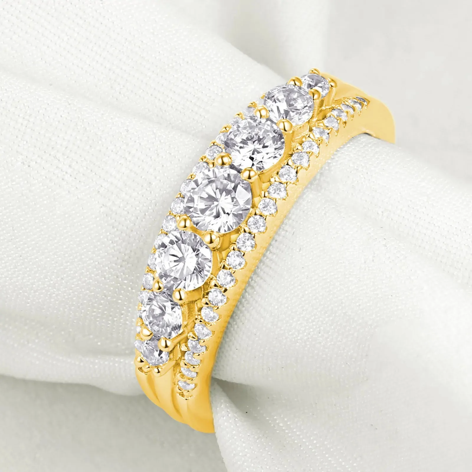 Round Cut Diamond Women's Wedding Band