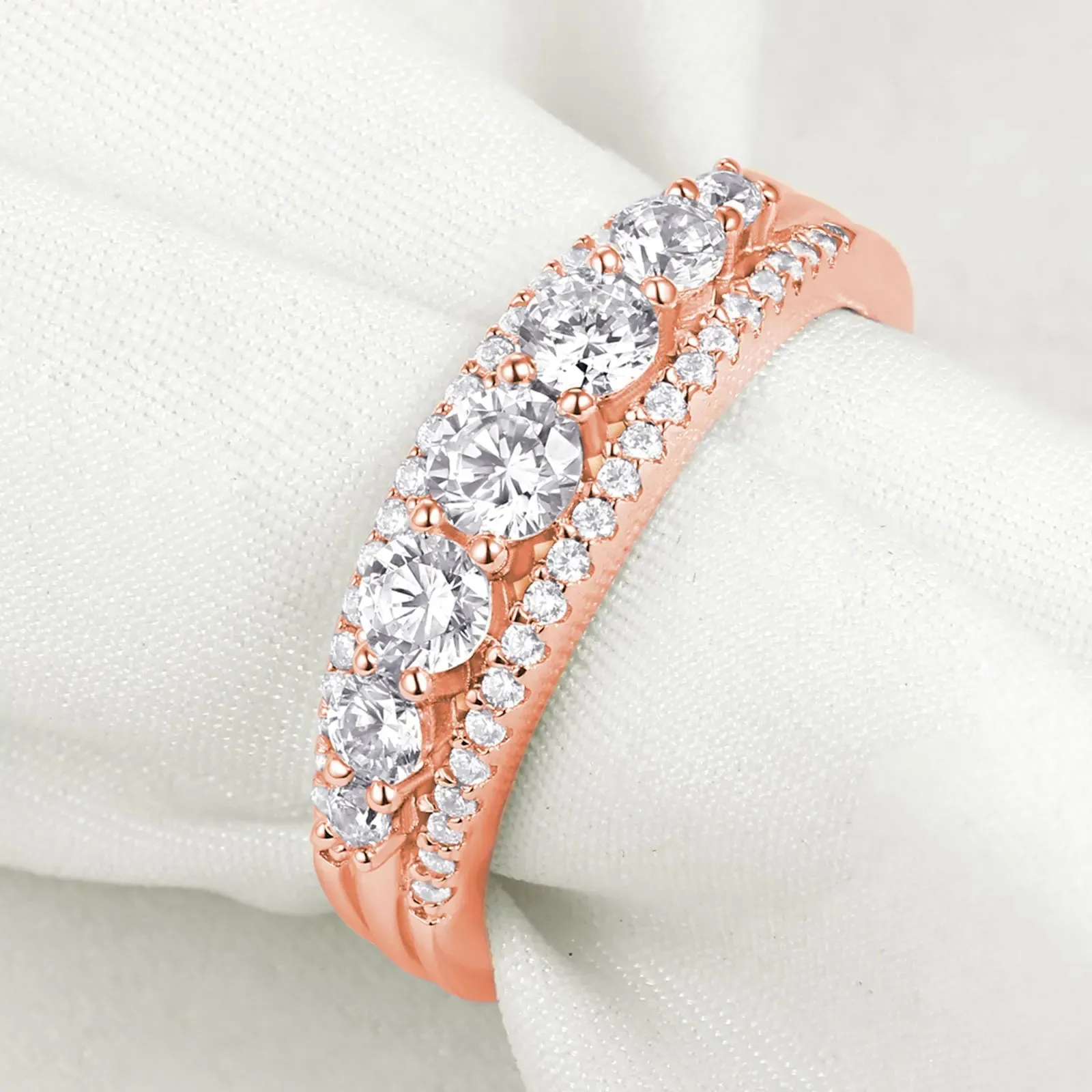 Round Cut Diamond Women's Wedding Band