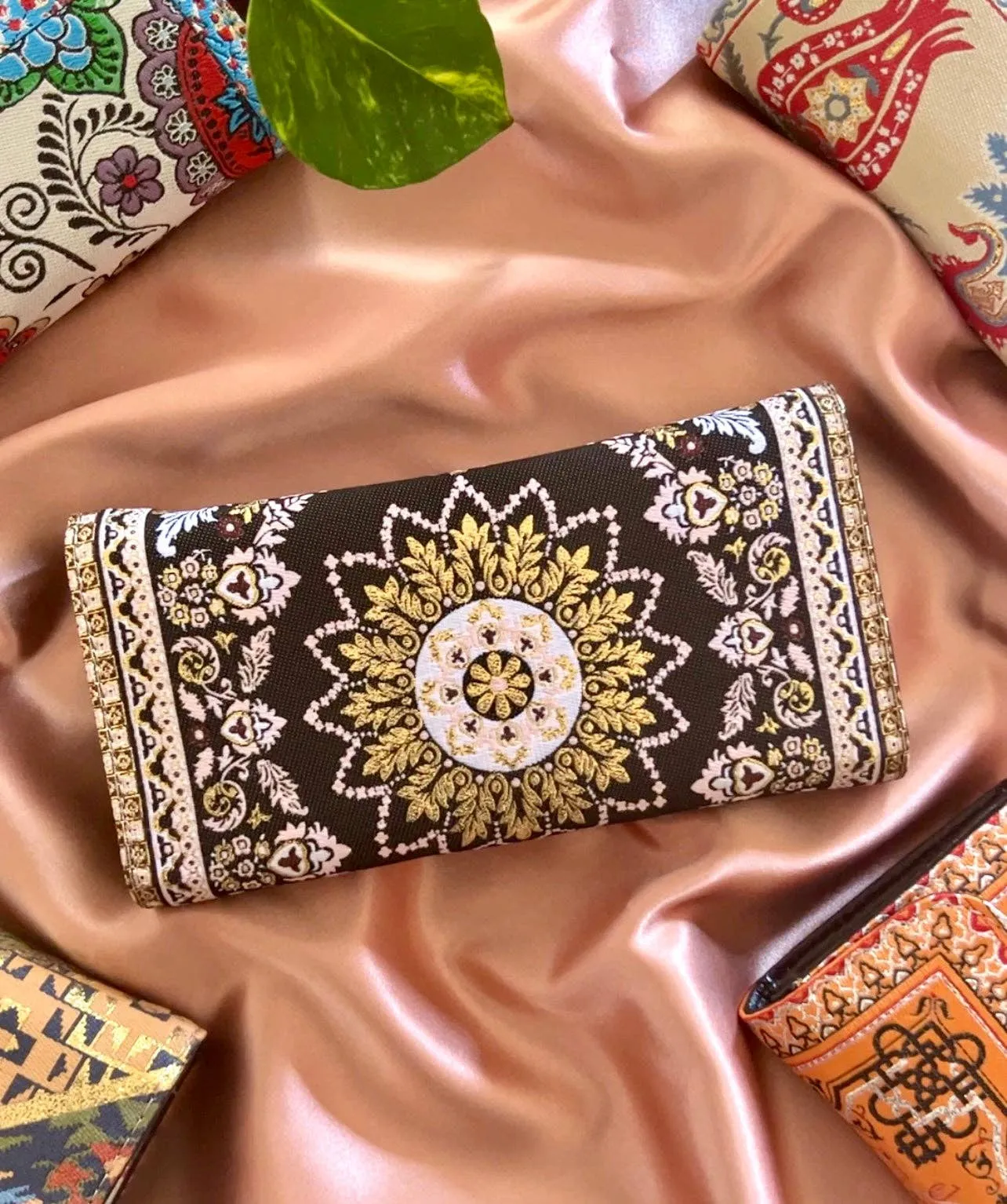 RUGLTW-007 - Rug Design Trifold Wallet