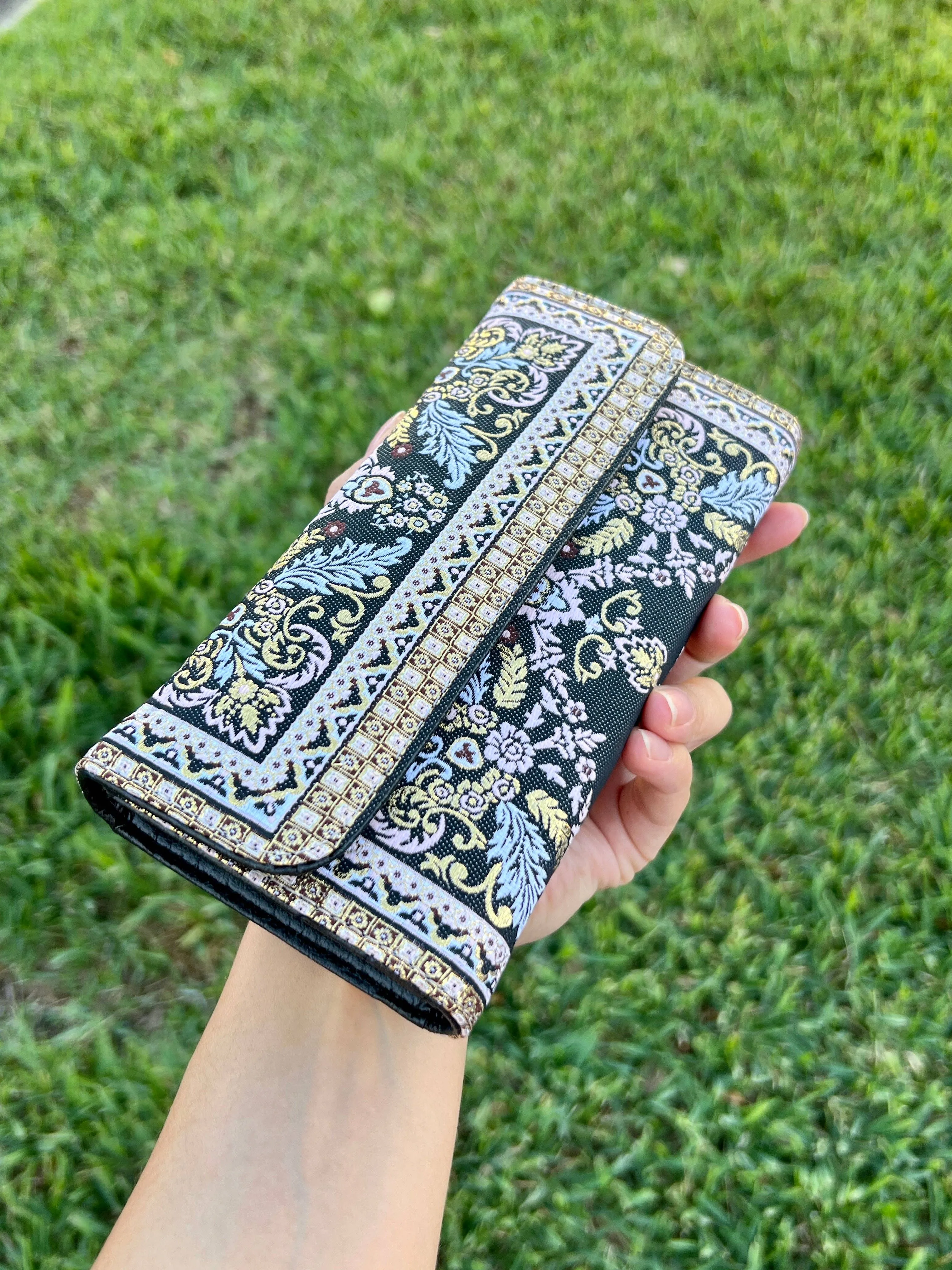 RUGLTW-007 - Rug Design Trifold Wallet