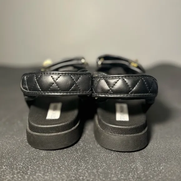 Steve Madden Women's Schmona Flat Sandal size 8