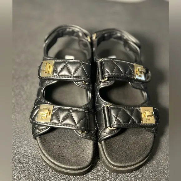 Steve Madden Women's Schmona Flat Sandal size 8
