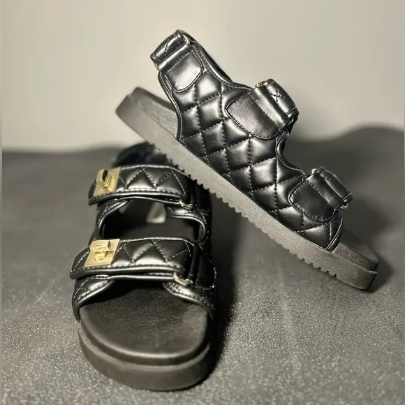Steve Madden Women's Schmona Flat Sandal size 8