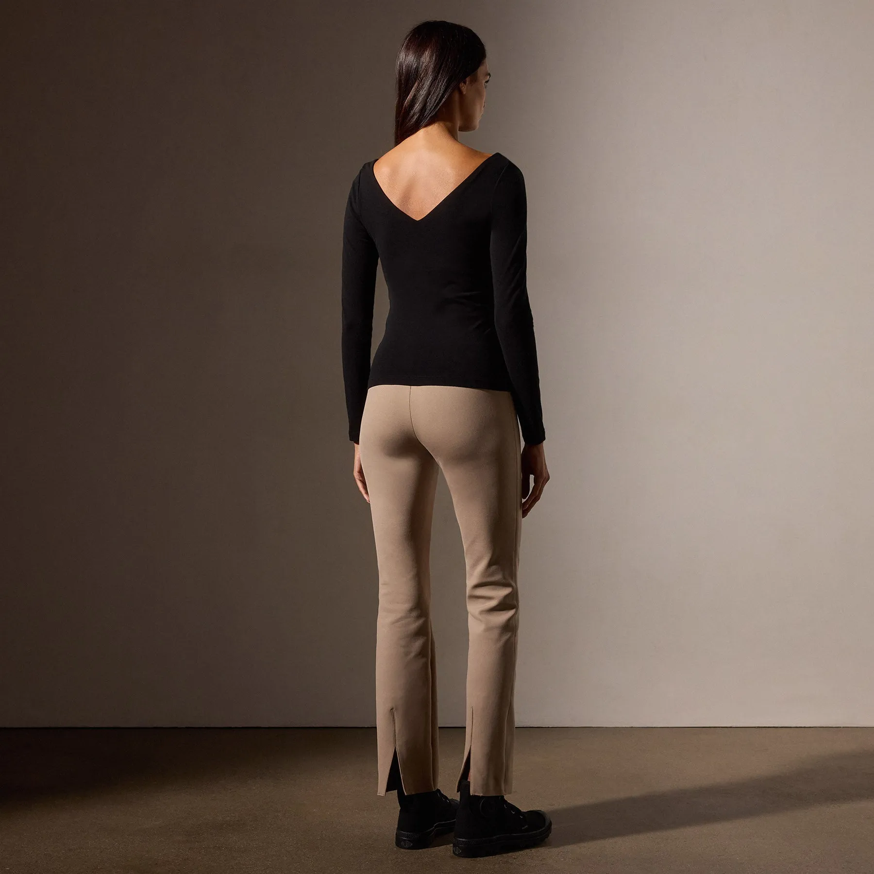 Stretch Lotus Double V Top - Black