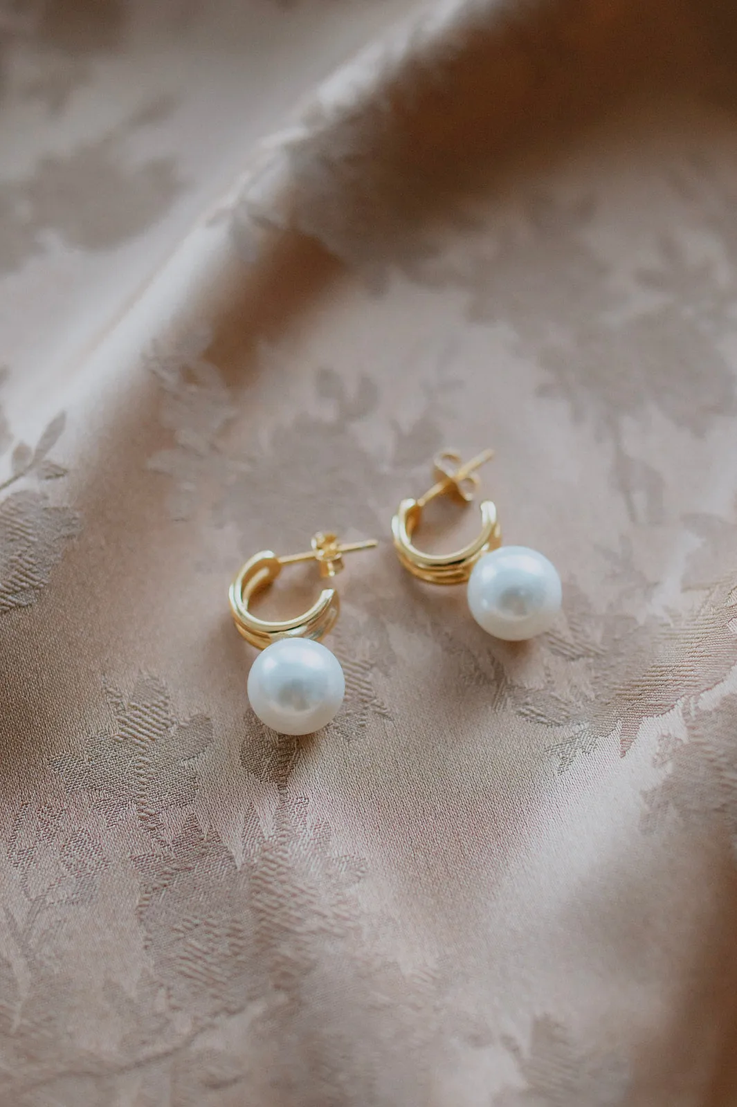 The Roberts Hoop Earring - Pearl