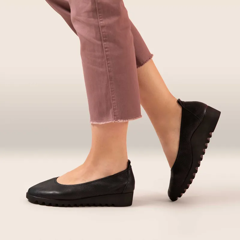 WOMEN'S AETREX BRIANNA BALLET FLAT | TAUPE
