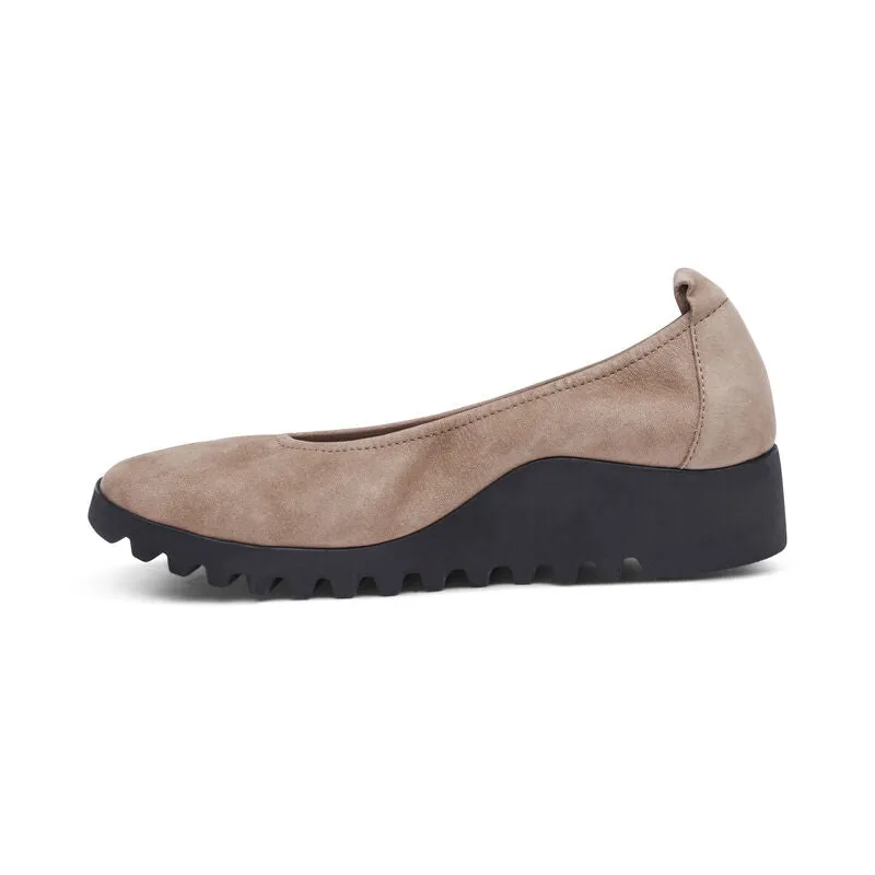 WOMEN'S AETREX BRIANNA BALLET FLAT | TAUPE