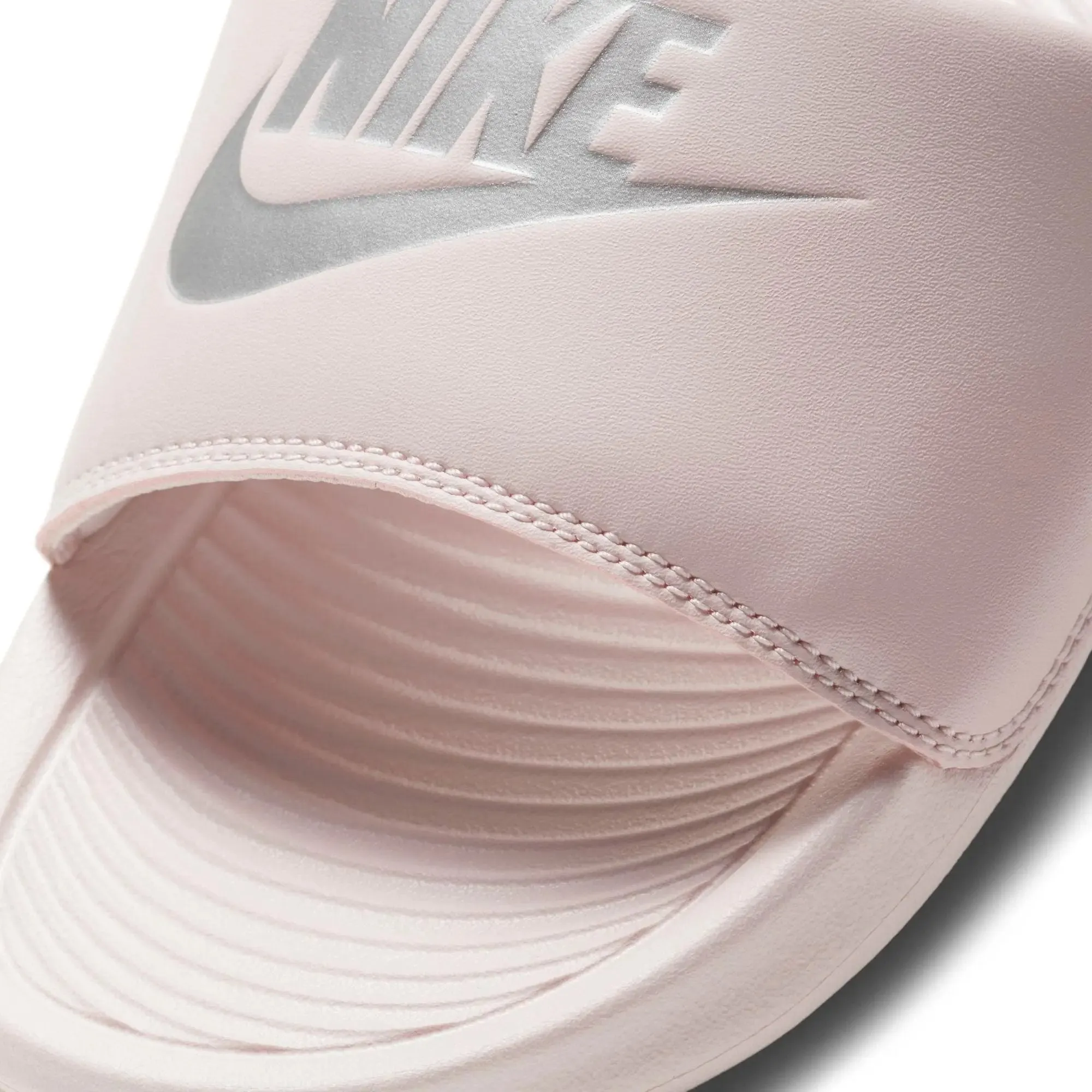 Women's Nike Victori One