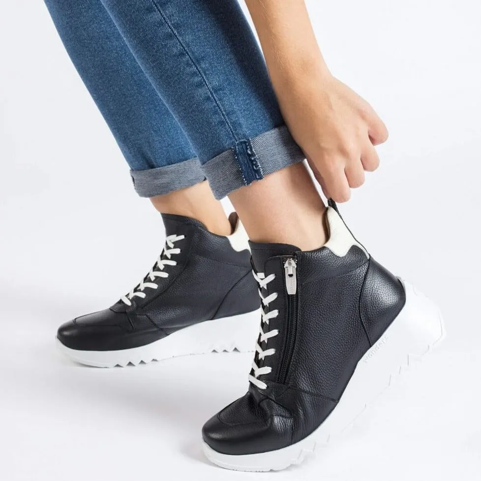 Wonders Black Leather Sneaker Boots